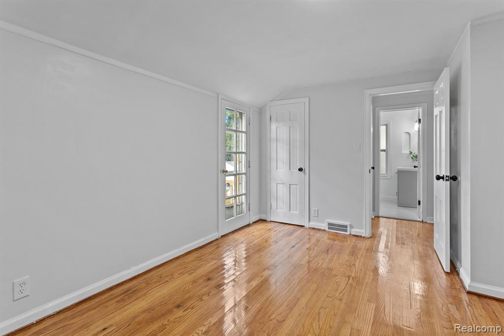 15043 Greenview Road Detroit, MI 48223 - Photo 17 of 41
