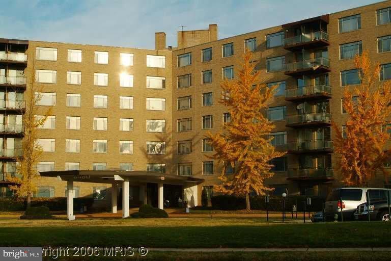 a view of a large building