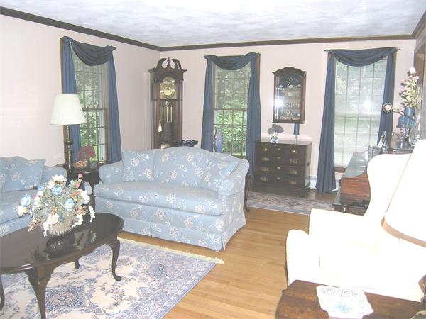 10 Robert Road Acton, MA 01720 - Photo 4 of 26 Gallery Image 4