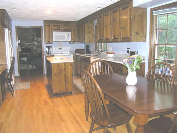 10 Robert Road Acton, MA 01720 - Photo 5 of 26 Gallery Image 5