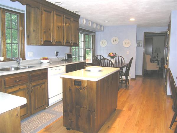 10 Robert Road Acton, MA 01720 - Photo 6 of 26 Gallery Image 6