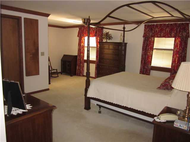 6705 Rieber Street Columbus, OH 43085 - Photo 13 of 21