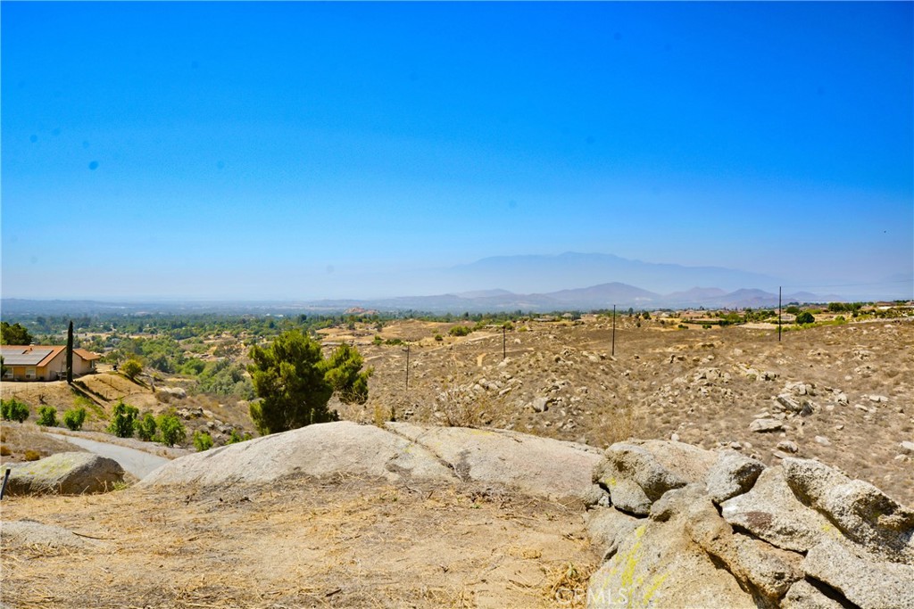 17295 Ridge Canyon Drive Riverside, CA 92506 - Photo 6 of 56