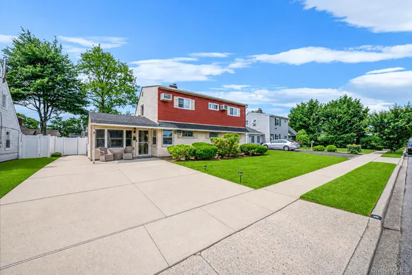 $719,000 | 36 Sunrise Lane, Levittown, NY 11756