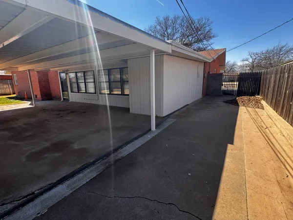 $194,500 | 1304 Floydada, Plainview, TX 79072