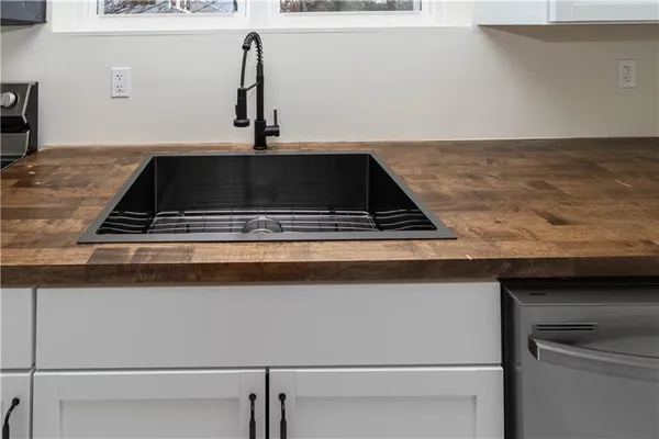 a close view of sink and tap