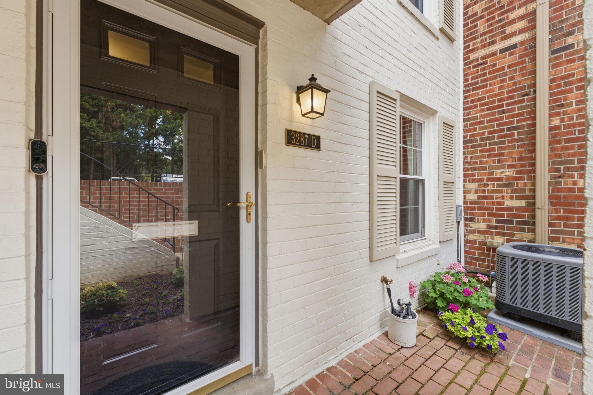 3287 Sutton Place Northwest, Unit D Washington, DC 20016 - Photo 6 of 95