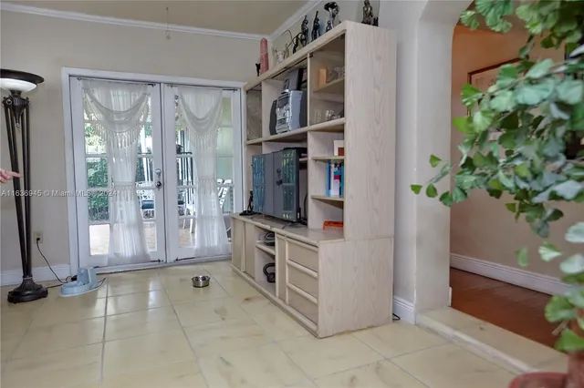 $1,100,000 | Central Gables, Coral Gables, FL 33134