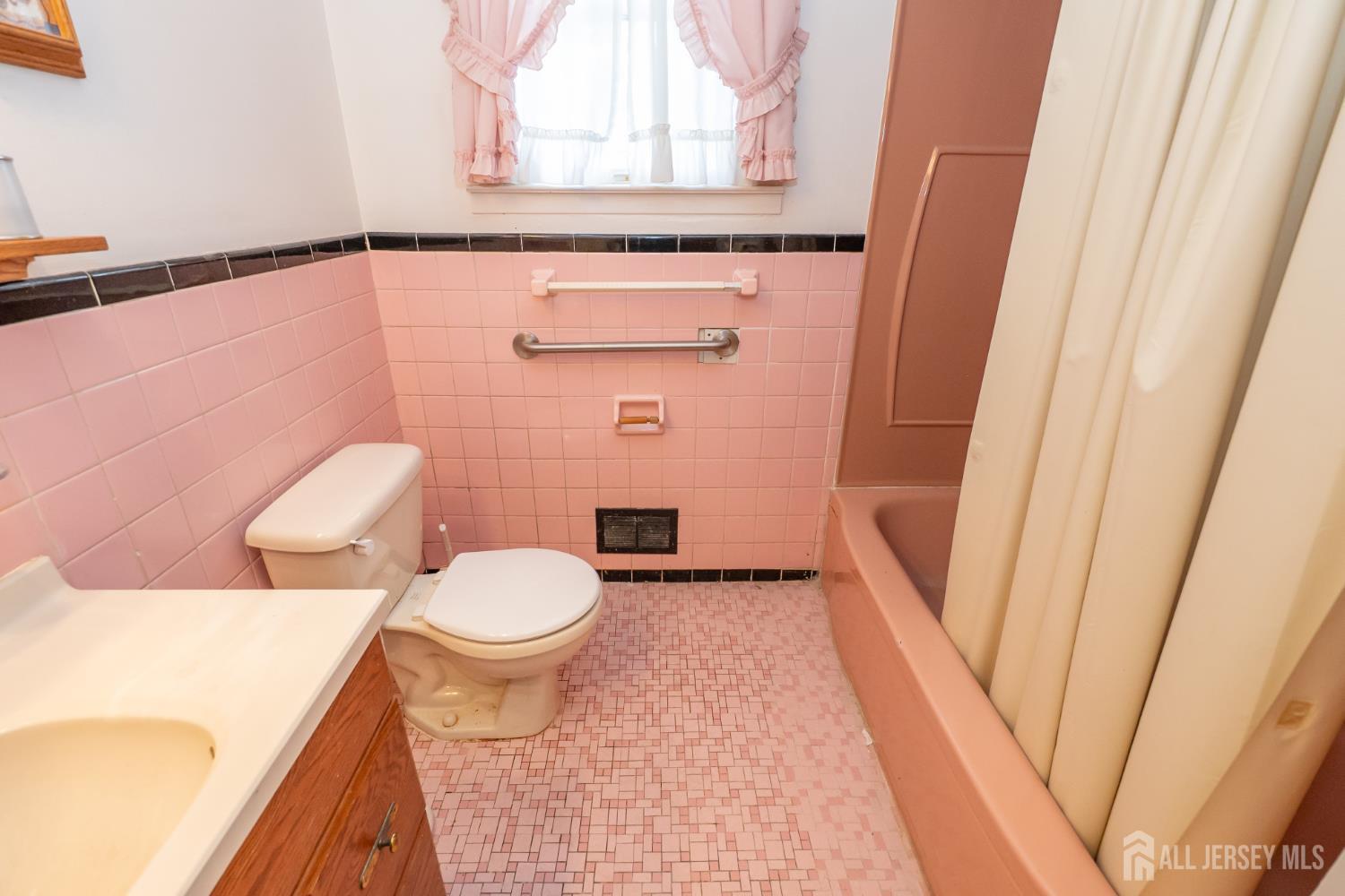 95 Jeffery Road Colonia, NJ 07067 - Photo 19 of 31