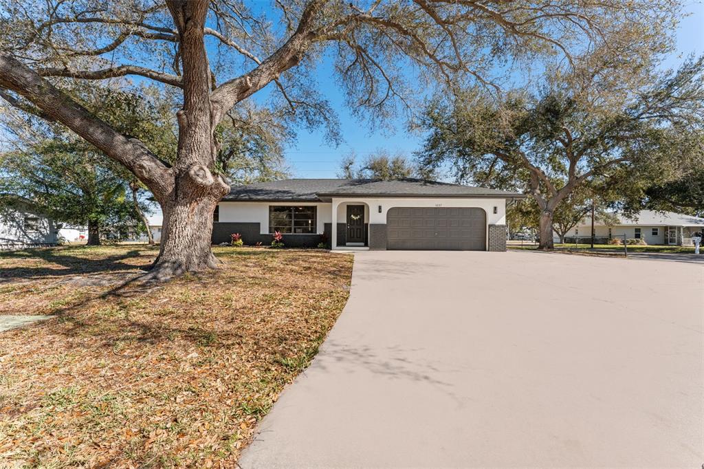 4227 Blossom Road Venice, FL 34293 - Photo 2 of 27 Gallery Image 2