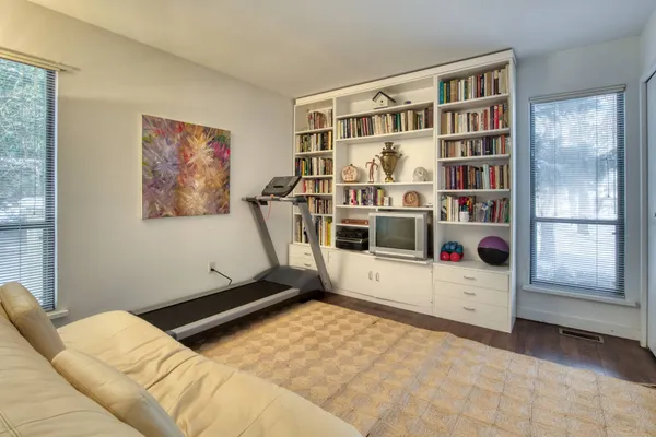 $25,000 | Undisclosed Address, East Hampton, NY 11937