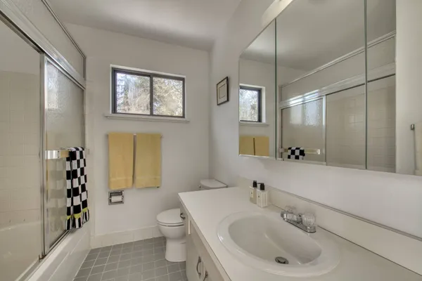 $25,000 | Undisclosed Address, East Hampton, NY 11937