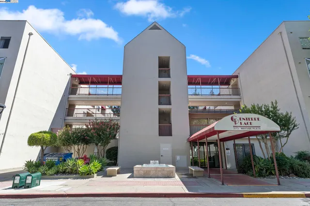 $512,500 | 3173 Wayside Plaza, Unit 207, Walnut Creek, CA 94597