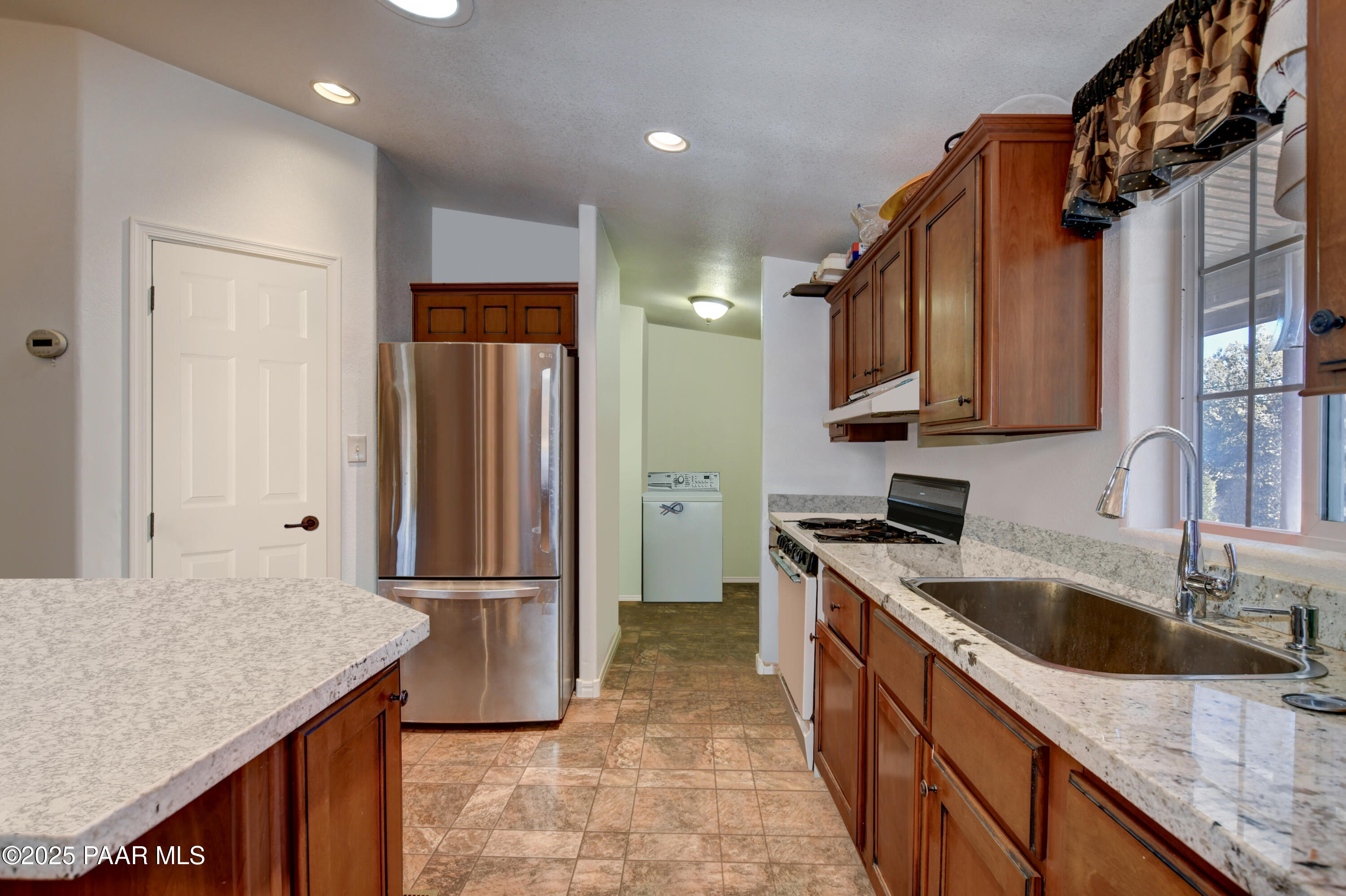 10777 Raging Crab Road Ash Fork, AZ 86320 - Photo 11 of 44 Kitchen-2