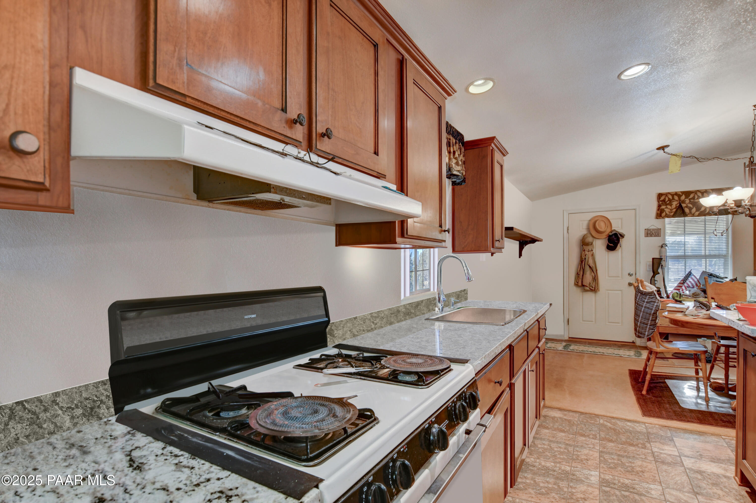 10777 Raging Crab Road Ash Fork, AZ 86320 - Photo 12 of 44 Kitchen-3