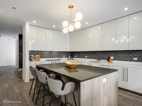 $16,750 | 403 North Wabash Avenue, Unit 15A, Chicago, IL 60611