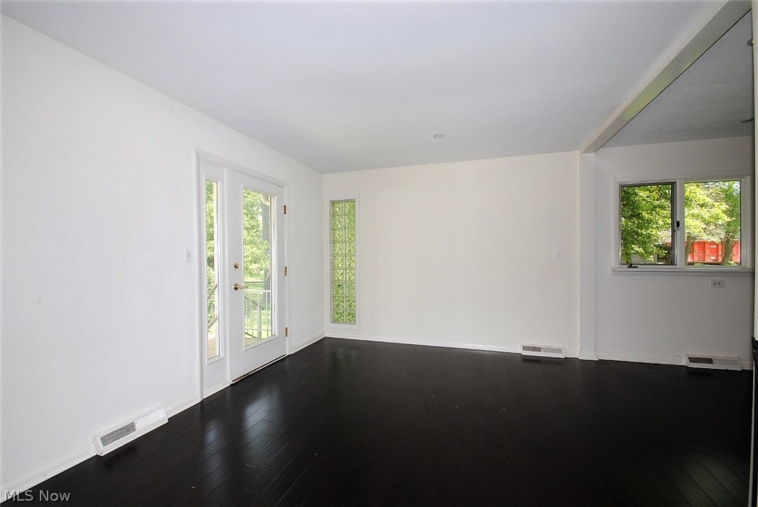 29575 South Woodland Road Pepper Pike, OH 44124 - Photo 14 of 35