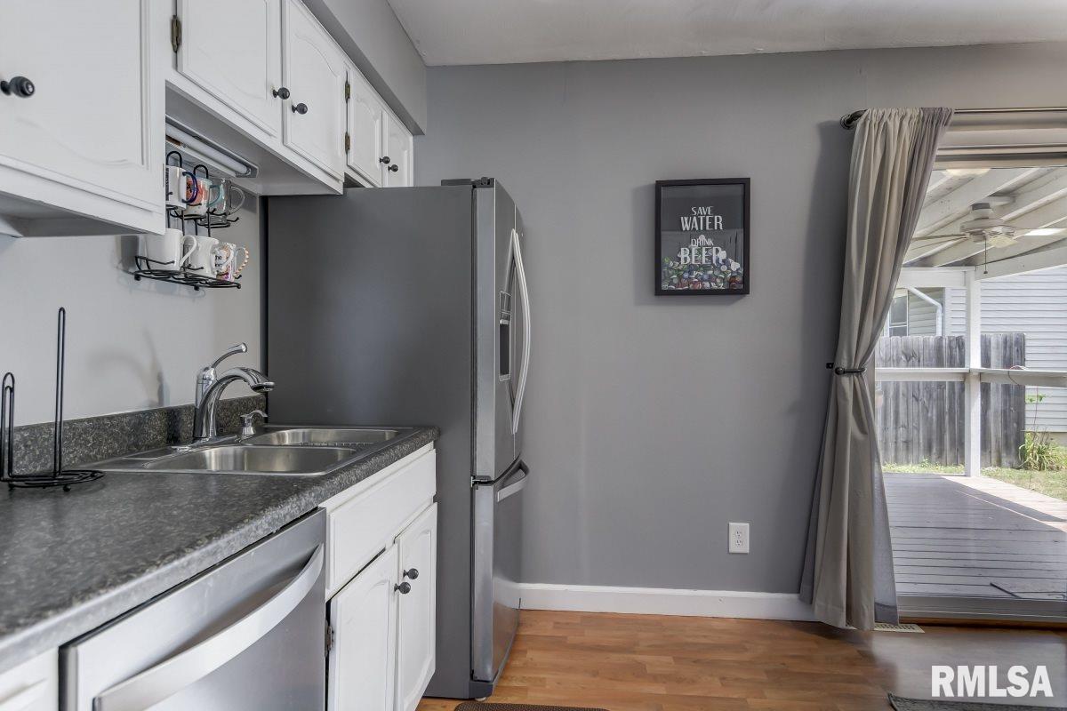 3900 Jonquil Drives Springfield, IL 62707 - Photo 8 of 36