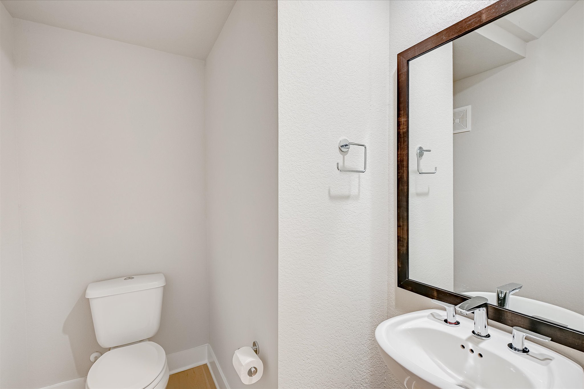 6136 Florencia Lane Austin, TX 78724 - Photo 9 of 40 Half Bathroom with toilet and a sink