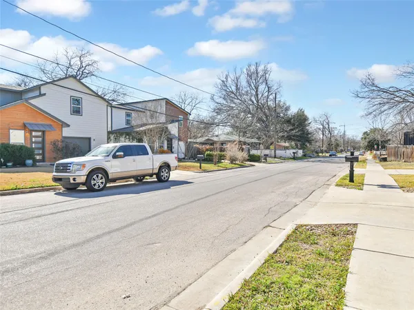 $985,000 | 5405 Prock Lane, Austin, TX 78721