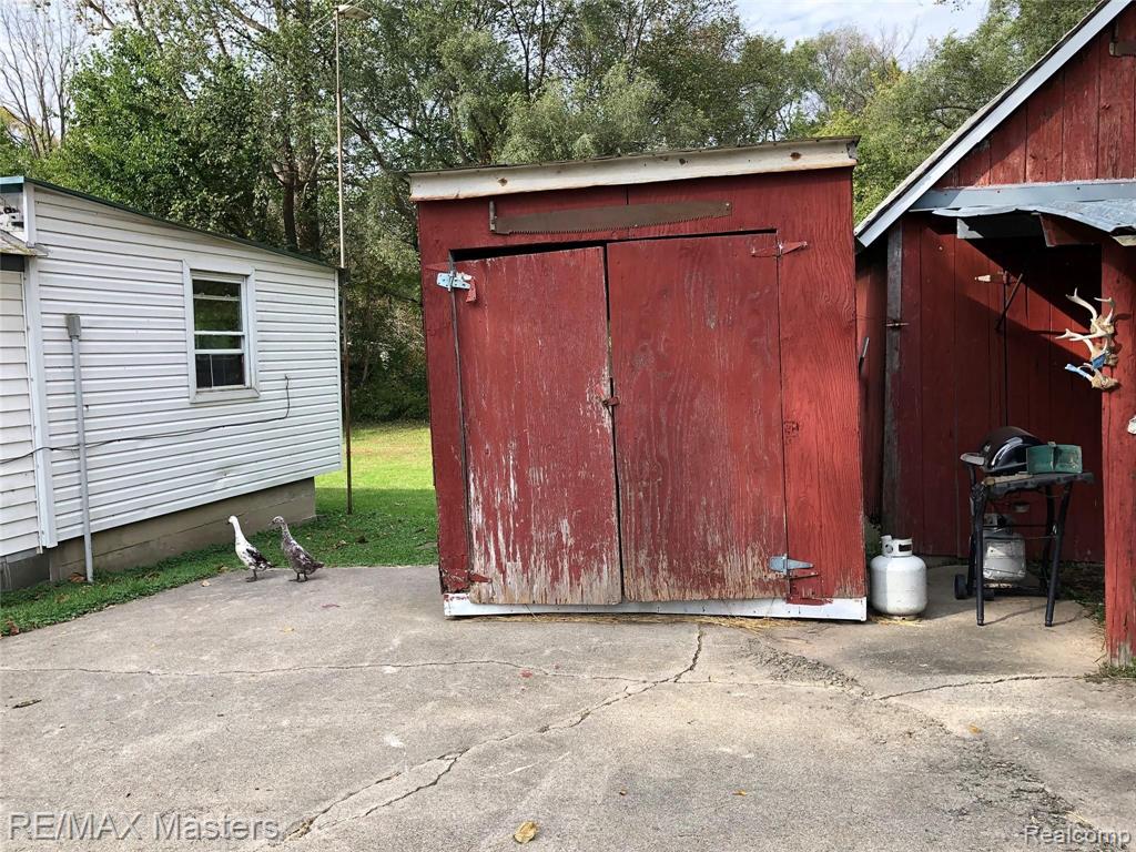 343 East Newburg Road Carleton, MI 48117 - Photo 27 of 34