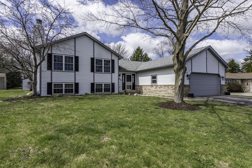 706 Roberts Road Winthrop Harbor, IL 60096 - Photo 2 of 29