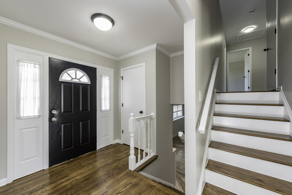 706 Roberts Road Winthrop Harbor, IL 60096 - Photo 4 of 29