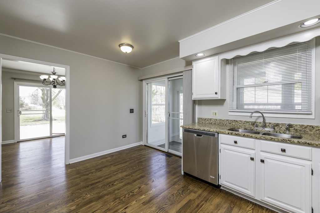 706 Roberts Road Winthrop Harbor, IL 60096 - Photo 5 of 29