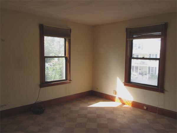 619 White Street Springfield, MA 01108 - Photo 11 of 16