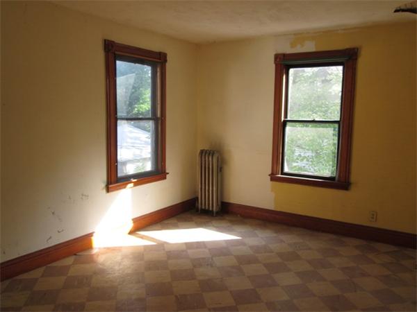 619 White Street Springfield, MA 01108 - Photo 12 of 16