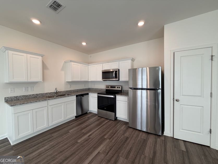 3520 Condor Court Atlanta, GA 30331 - Photo 7 of 41