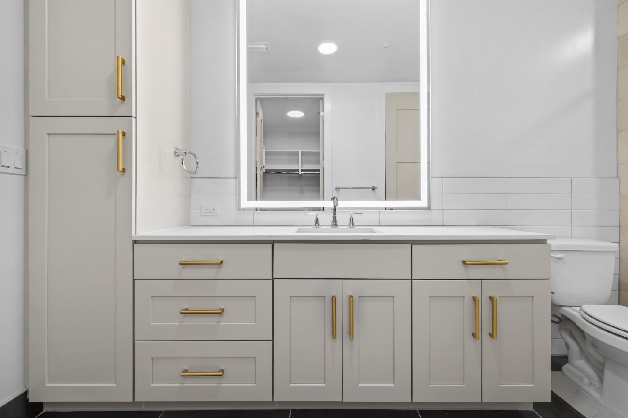 930 Commerce Street, Unit 508 Nashville, TN 37203 - Photo 23 of 65 a bathroom with a sink and a mirror