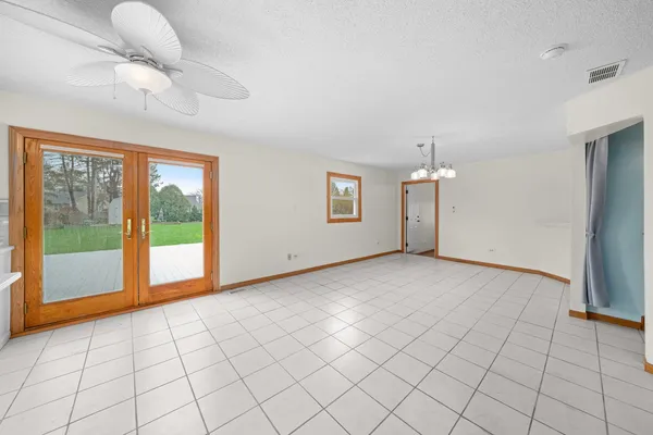 $389,900 | 537 Erma Drive, Lake Holiday, IL 60552