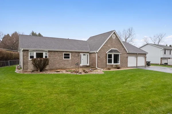 $389,900 | 537 Erma Drive, Lake Holiday, IL 60552
