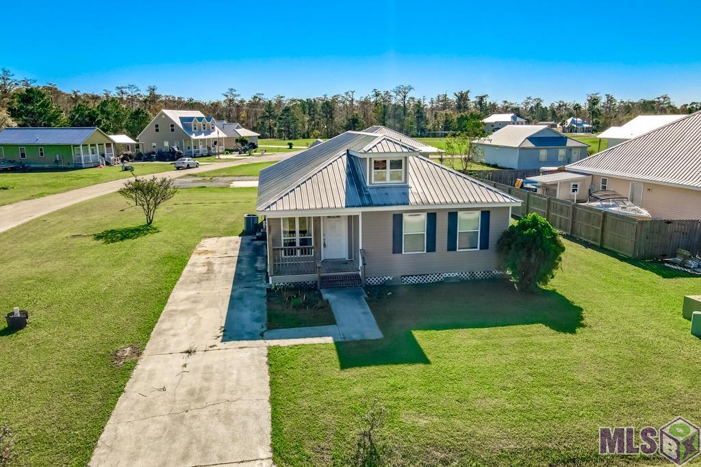 26350 Riverscape Drive Springfield, LA 70462 - Photo 3 of 32