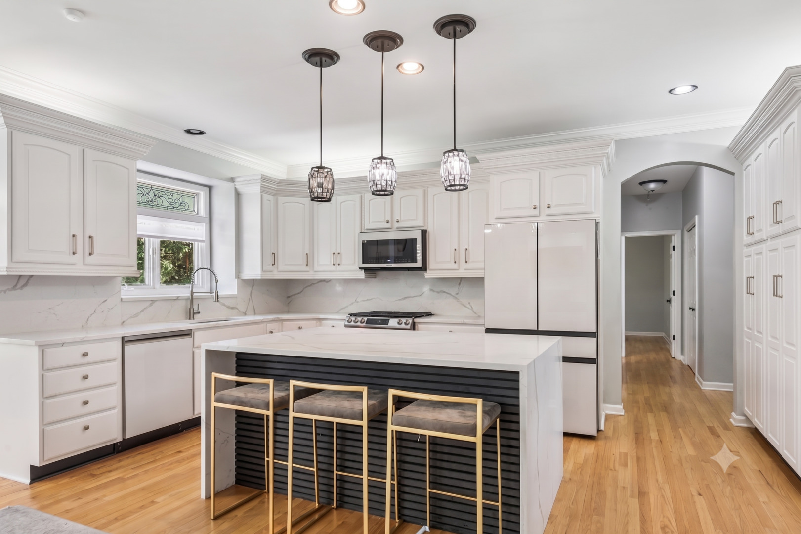2207 Leverenz Road Naperville, IL 60564 - Photo 10 of 43