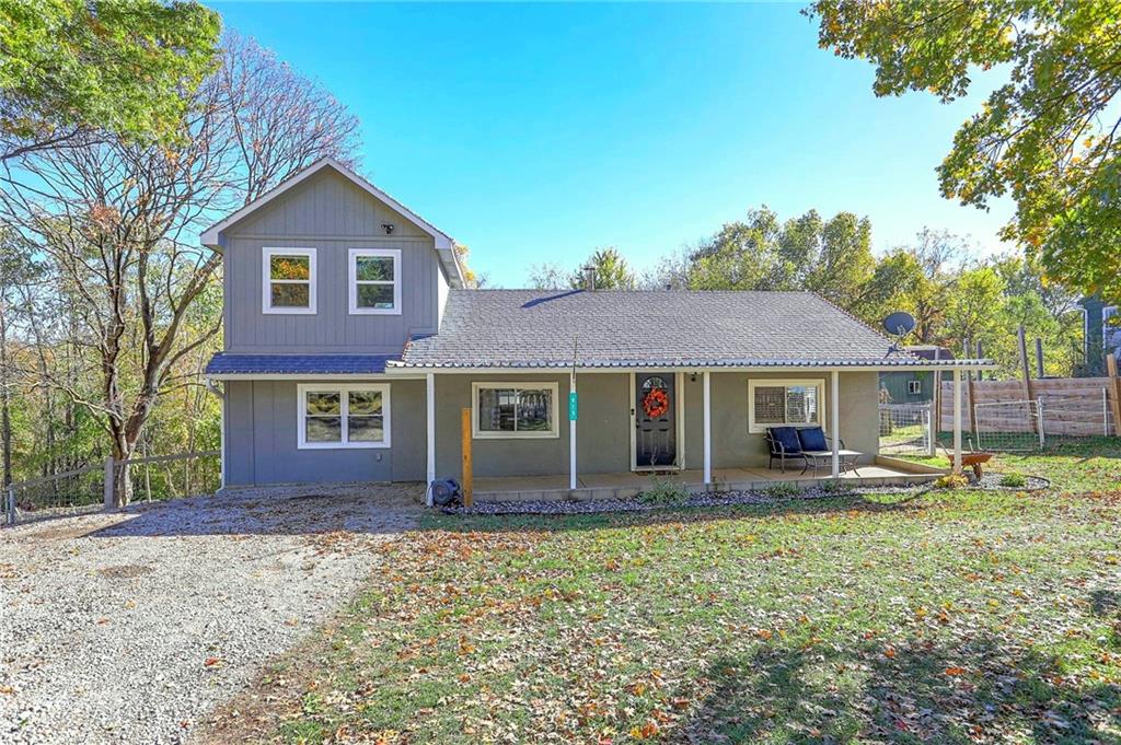 915 Dickinson Road Independence, MO 64050 - Photo 1 of 33