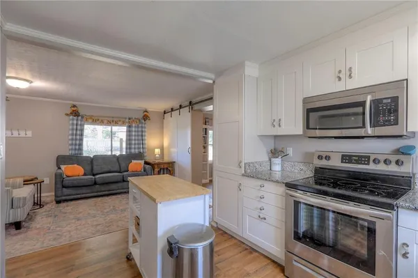 $245,000 | 915 Dickinson Road, Independence, MO 64050