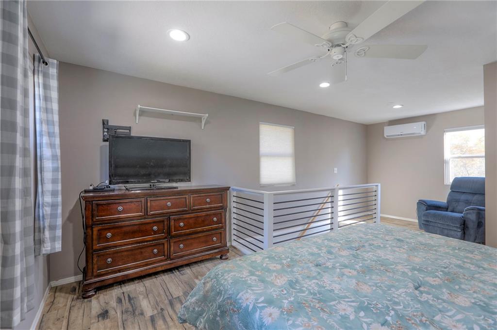 915 Dickinson Road Independence, MO 64050 - Photo 27 of 33