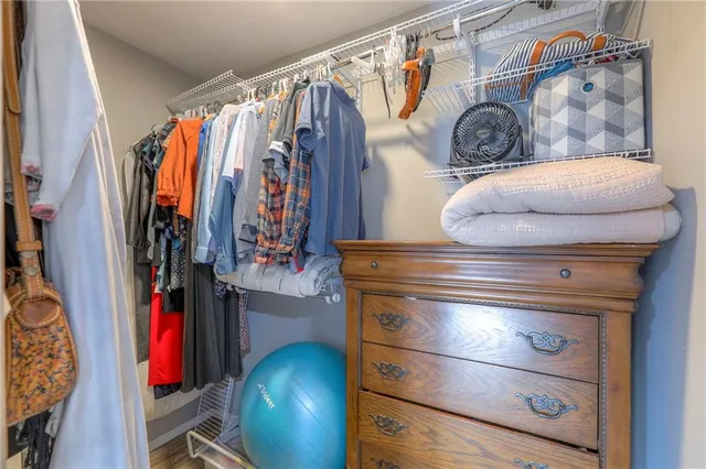 $250,000 | 915 Dickinson Road, Independence, MO 64050