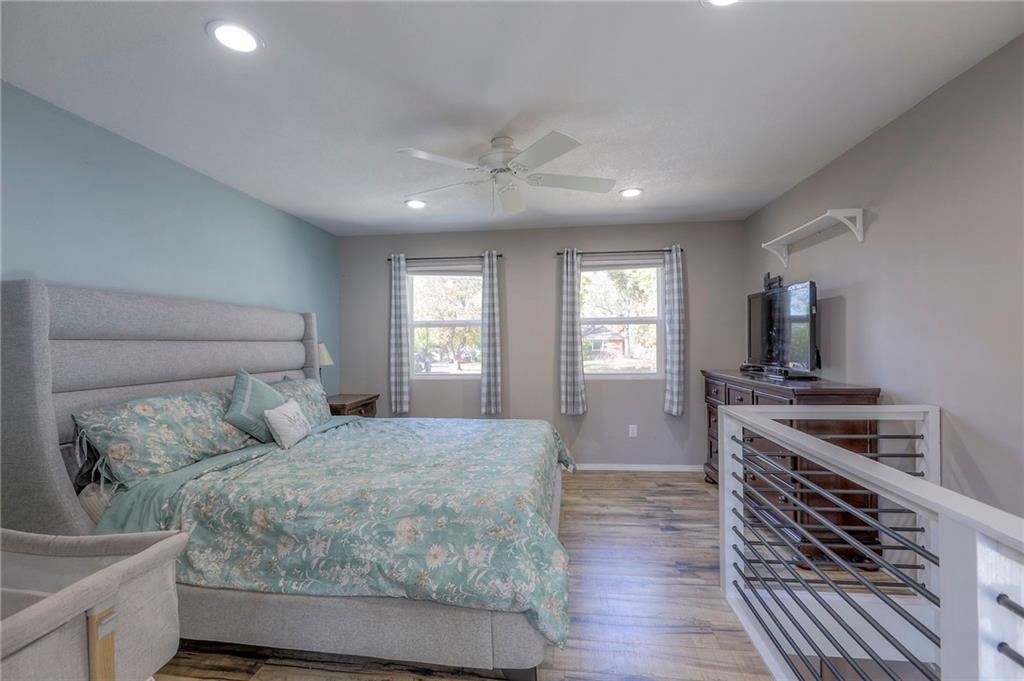 915 Dickinson Road Independence, MO 64050 - Photo 29 of 33