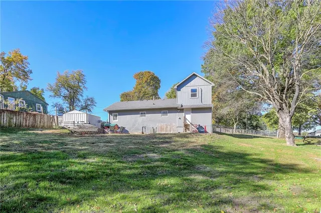 $250,000 | 915 Dickinson Road, Independence, MO 64050