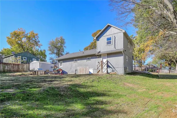 $245,000 | 915 Dickinson Road, Independence, MO 64050