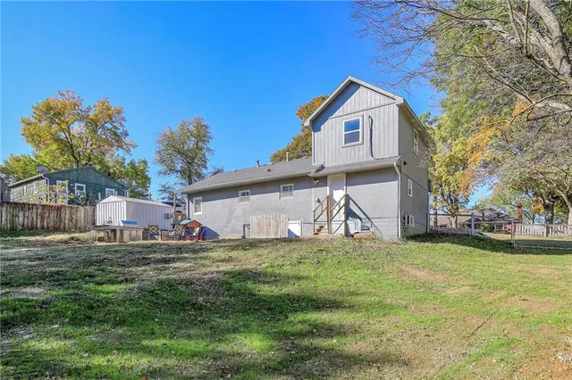 $250,000 | 915 Dickinson Road, Independence, MO 64050