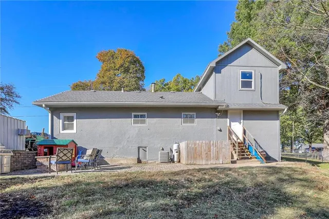 $250,000 | 915 Dickinson Road, Independence, MO 64050