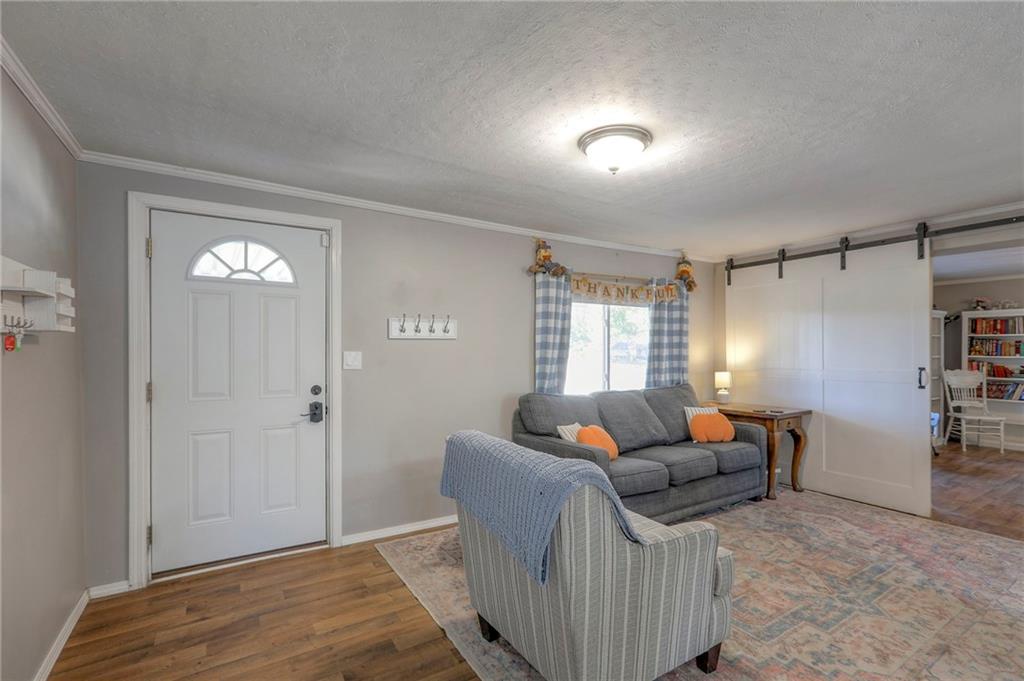 915 Dickinson Road Independence, MO 64050 - Photo 5 of 33