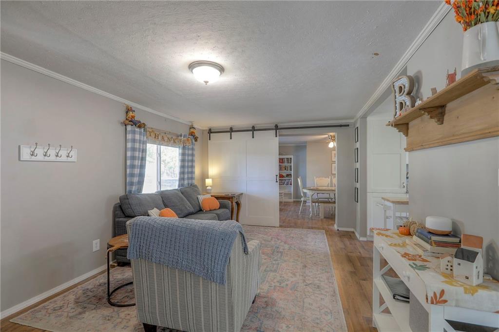 915 Dickinson Road Independence, MO 64050 - Photo 6 of 33