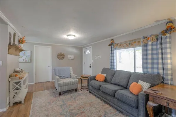 $245,000 | 915 Dickinson Road, Independence, MO 64050