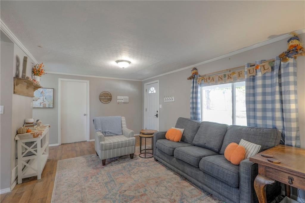 915 Dickinson Road Independence, MO 64050 - Photo 7 of 33