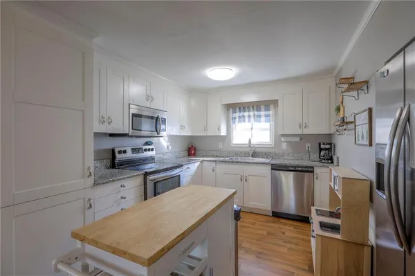 $245,000 | 915 Dickinson Road, Independence, MO 64050